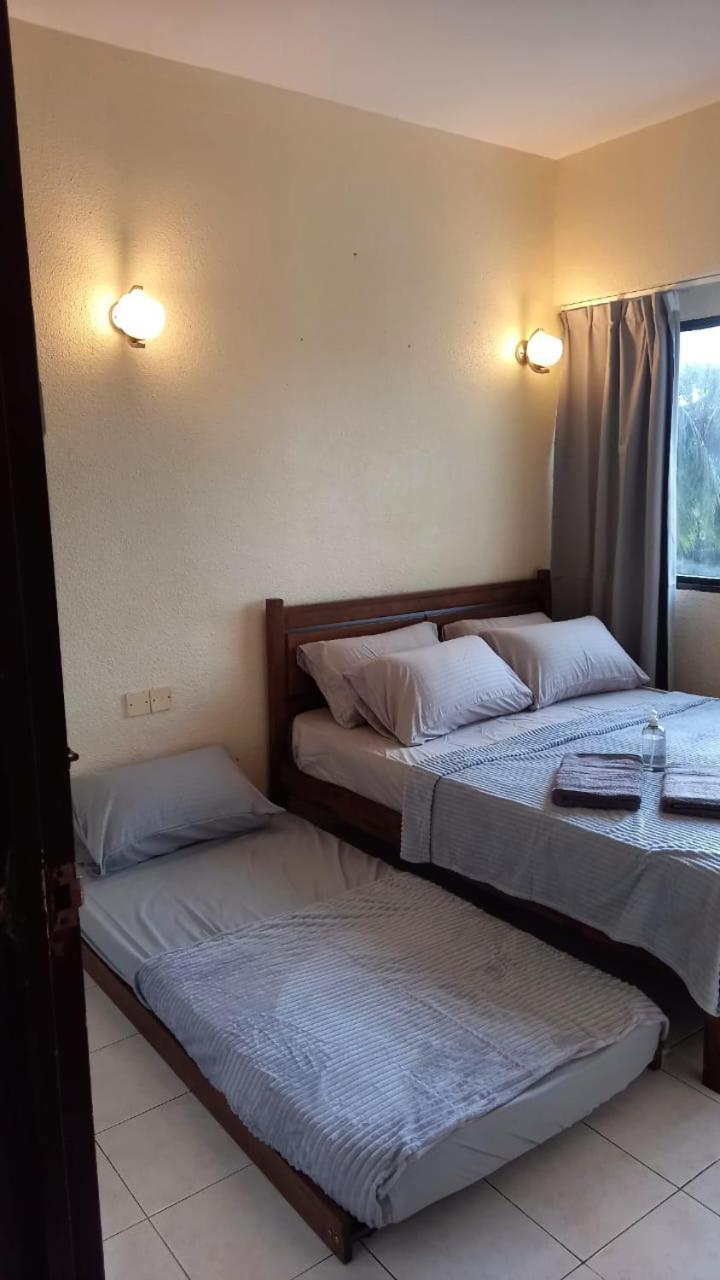 Seaput Srisayang Apartment Batu Feringgi Ngoại thất bức ảnh