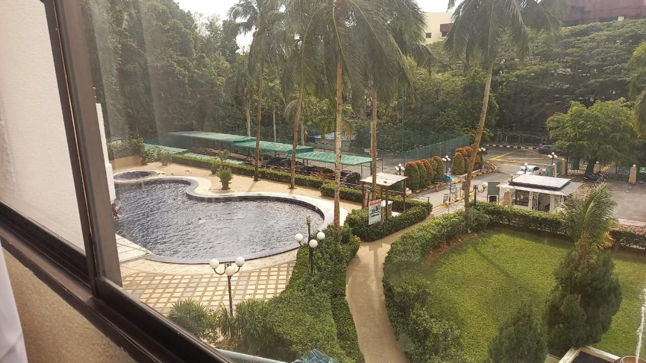 Seaput Srisayang Apartment Batu Feringgi Ngoại thất bức ảnh