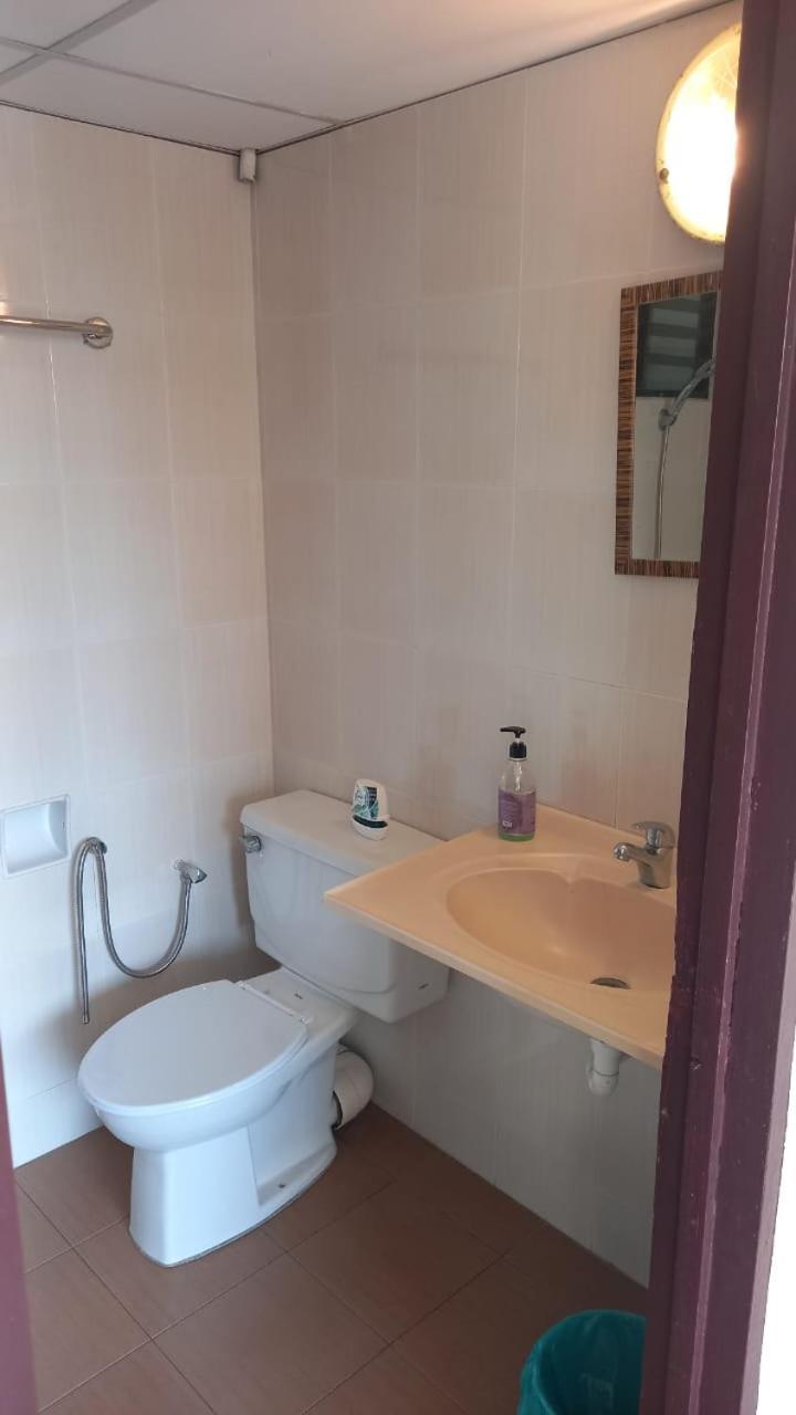 Seaput Srisayang Apartment Batu Feringgi Ngoại thất bức ảnh